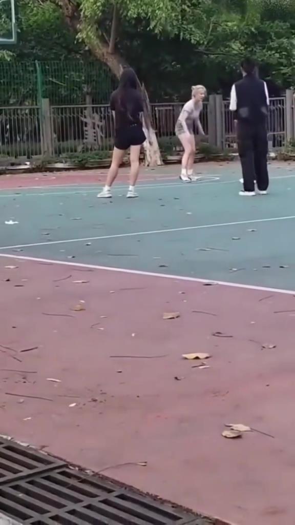上來就背打女生的男人，真的活該沒有女朋友啊